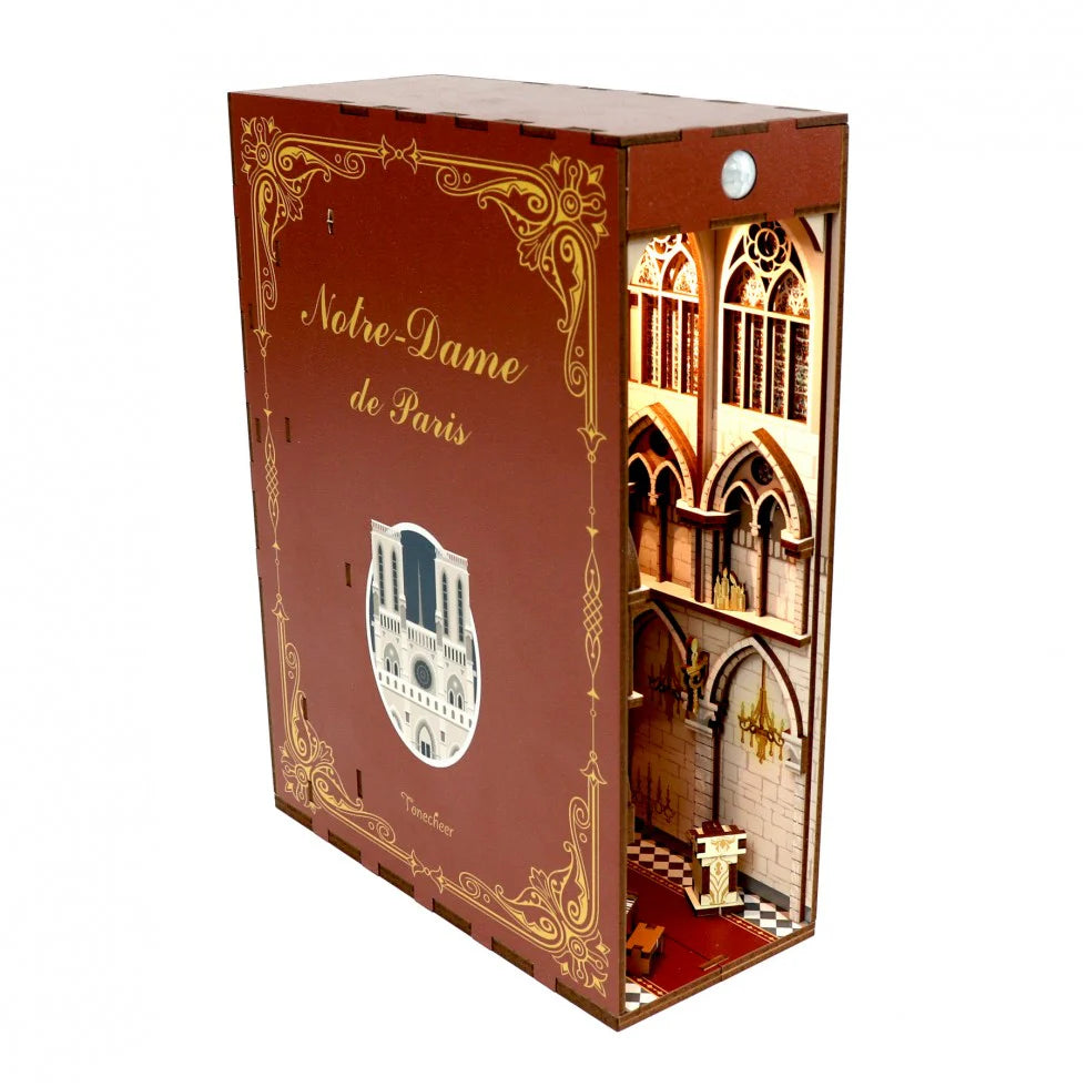 Book Nook - Notre Dame de Paris (Wood)