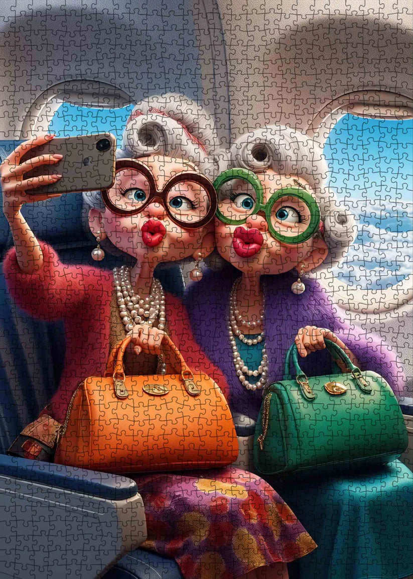 Seniors espiègles - Grand-mères stylées prenant un selfie en avion (1000 pièces)