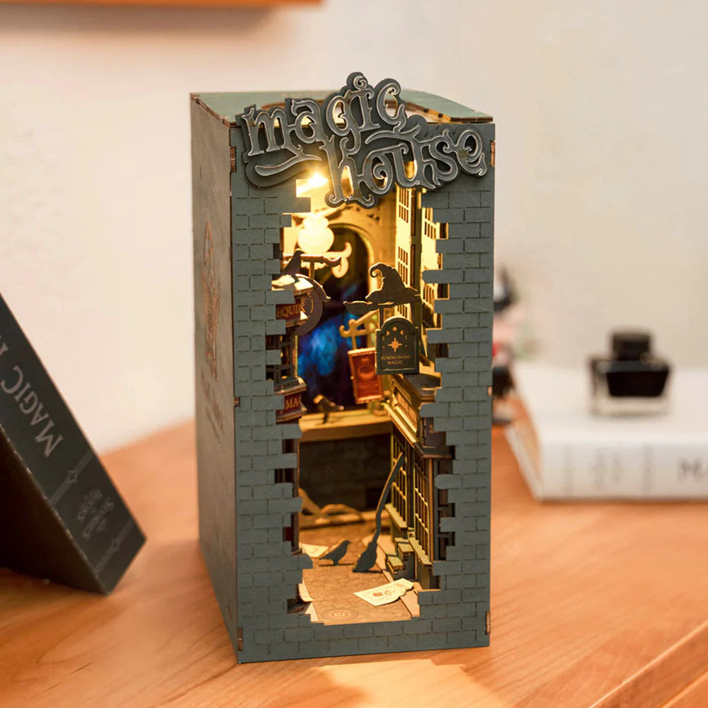 Book Nook - Magic House (Wood)