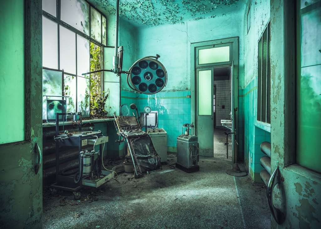 Ravensburger Lost Places - The Madhouse (1000pcs)