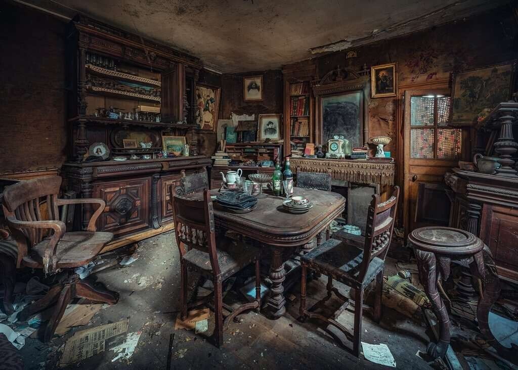 Ravensburger Lost Places -  Bizarre Meal (1000pcs)